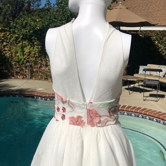 Sequin Hearts White Halter floral Gown Sz 5 - Picture 7 of 8